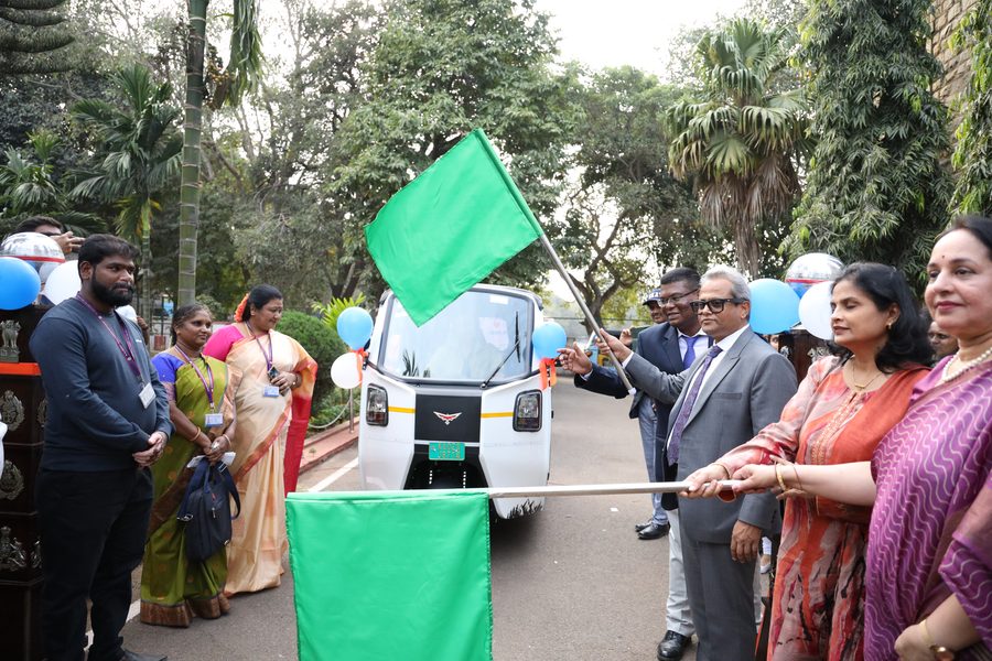 Officials flagging off a new Mahila Shakti EV auto at a launch ceremony